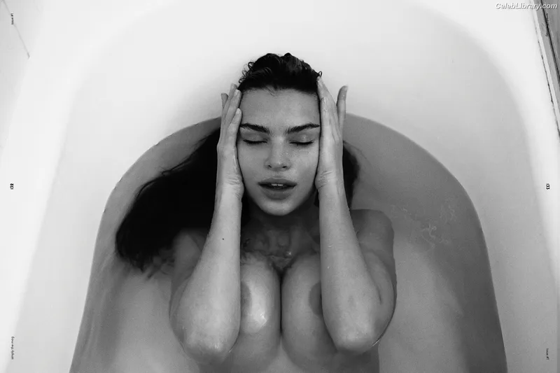 Emily Ratajkowski photo 4 of 3958