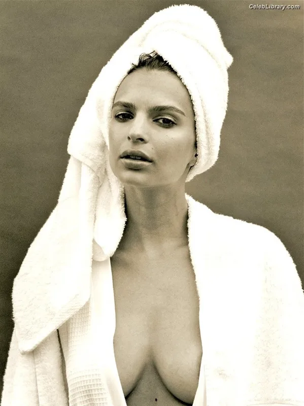 Emily Ratajkowski photo 23 of 3958