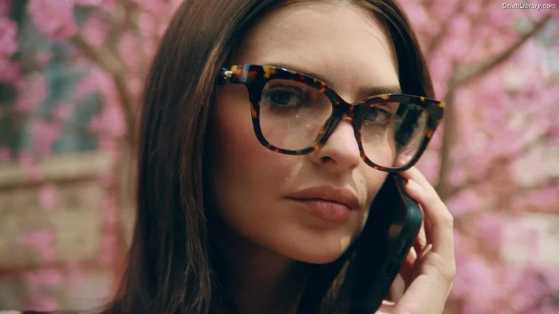 Emily Ratajkowski photo 10 of 3958