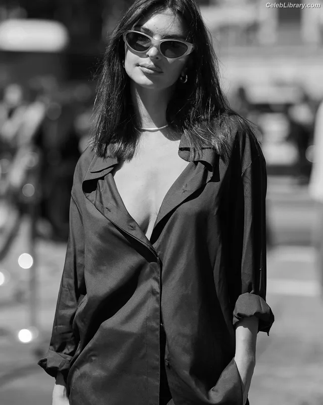 Emily Ratajkowski photo 18 of 3958