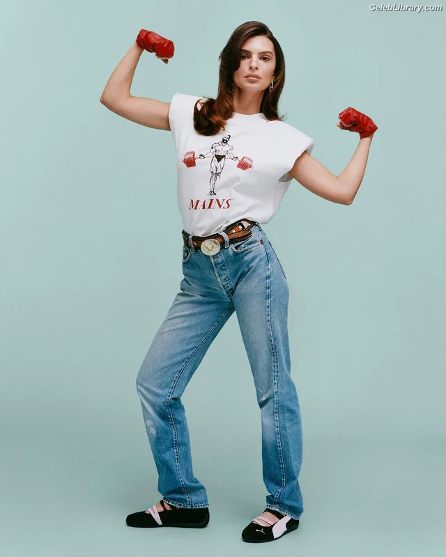Emily Ratajkowski photo 23 of 3958