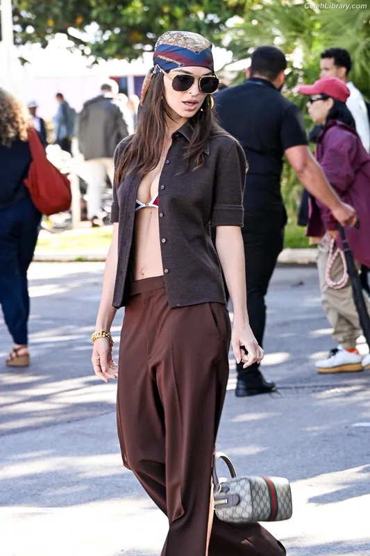 Emily Ratajkowski photo 18 of 3958