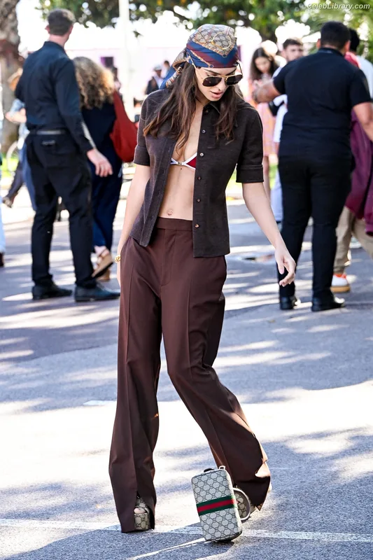 Emily Ratajkowski photo 19 of 3958