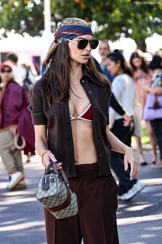 Emily Ratajkowski photo 20 of 3958