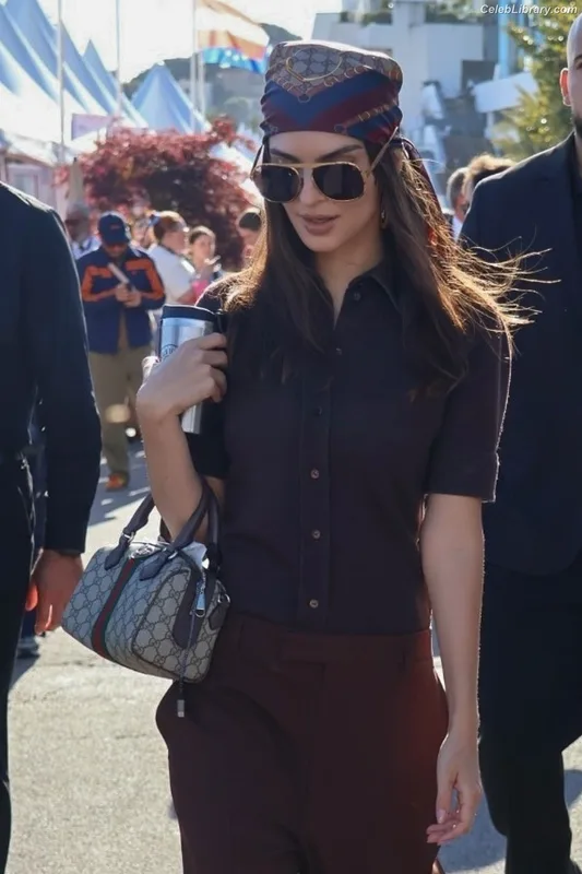 Emily Ratajkowski photo 20 of 3958