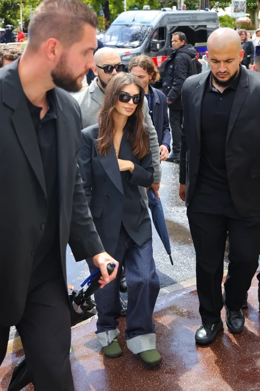 Emily Ratajkowski photo 20 of 3958