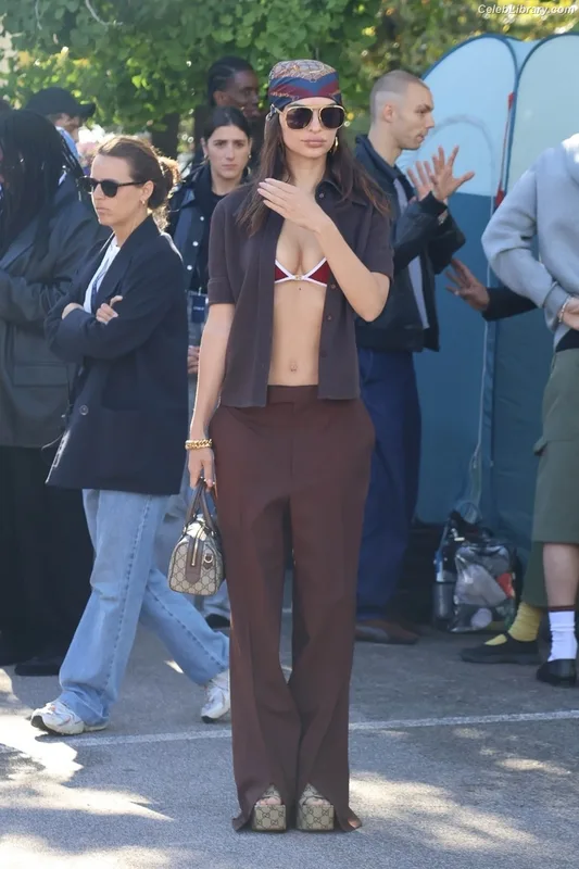 Emily Ratajkowski photo 20 of 3958