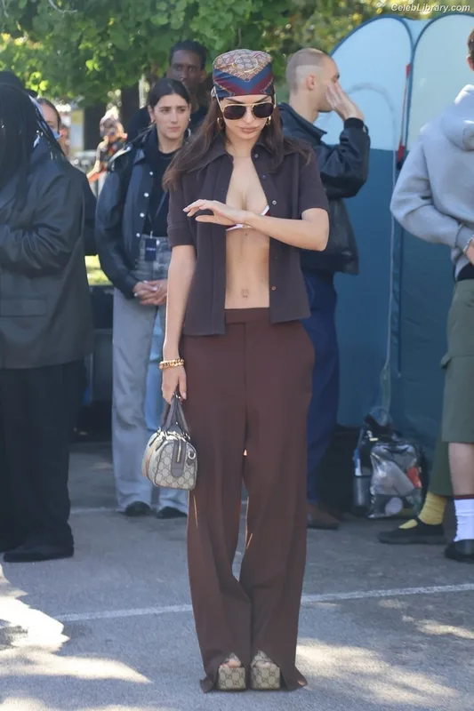 Emily Ratajkowski photo 20 of 3958
