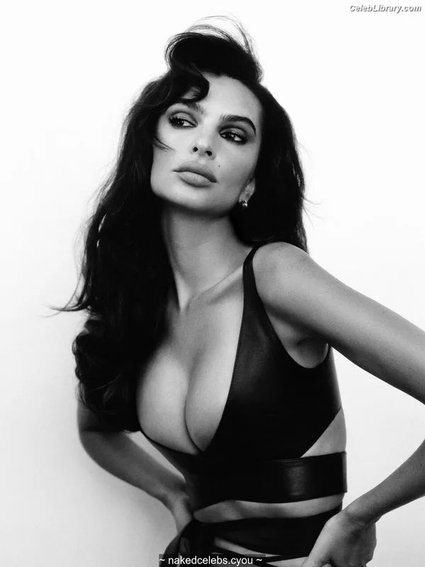 Emily Ratajkowski photo 16 of 3958