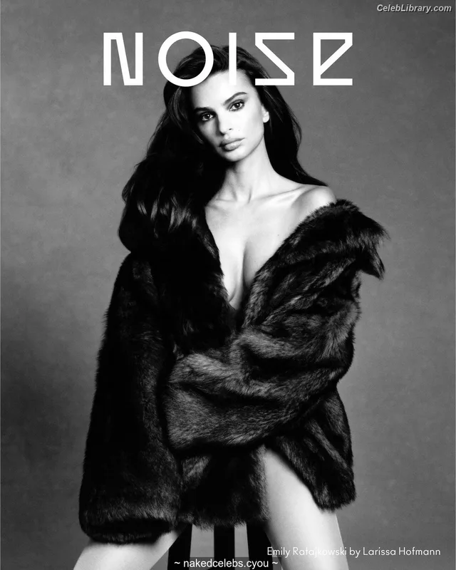 Emily Ratajkowski photo 19 of 3958