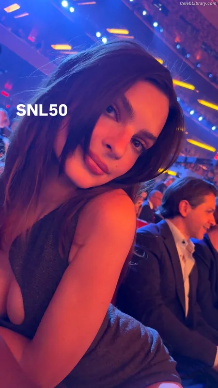 Emily Ratajkowski photo 20 of 3958