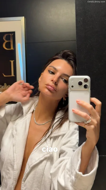 Emily Ratajkowski photo 20 of 3958