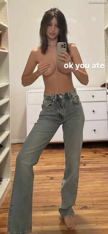 Emily Ratajkowski photo 17 of 3958