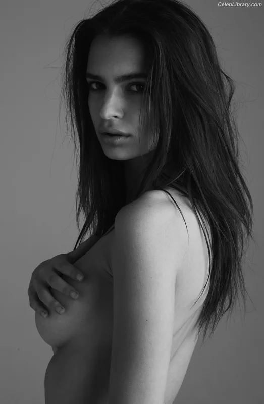 Emily Ratajkowski photo 5 of 3958