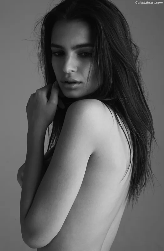 Emily Ratajkowski photo 6 of 3958