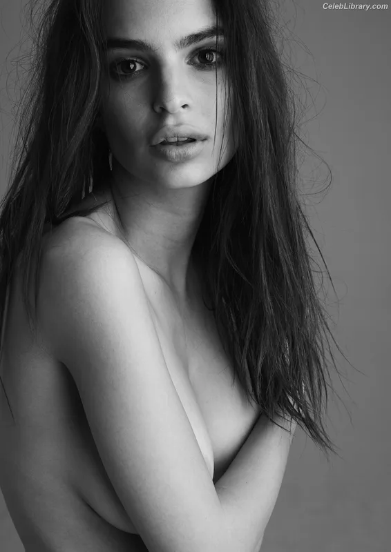 Emily Ratajkowski photo 22 of 3958