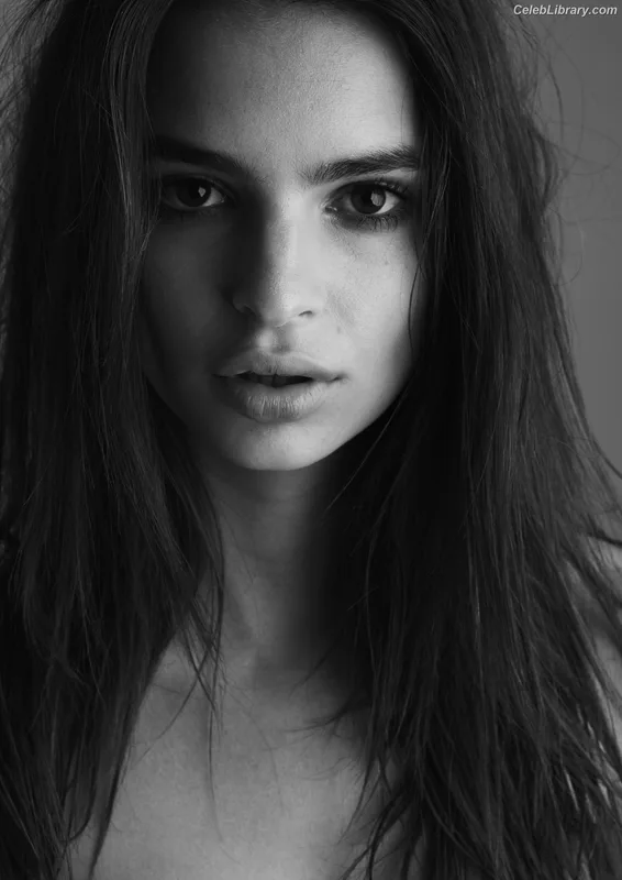 Emily Ratajkowski photo 2 of 3958