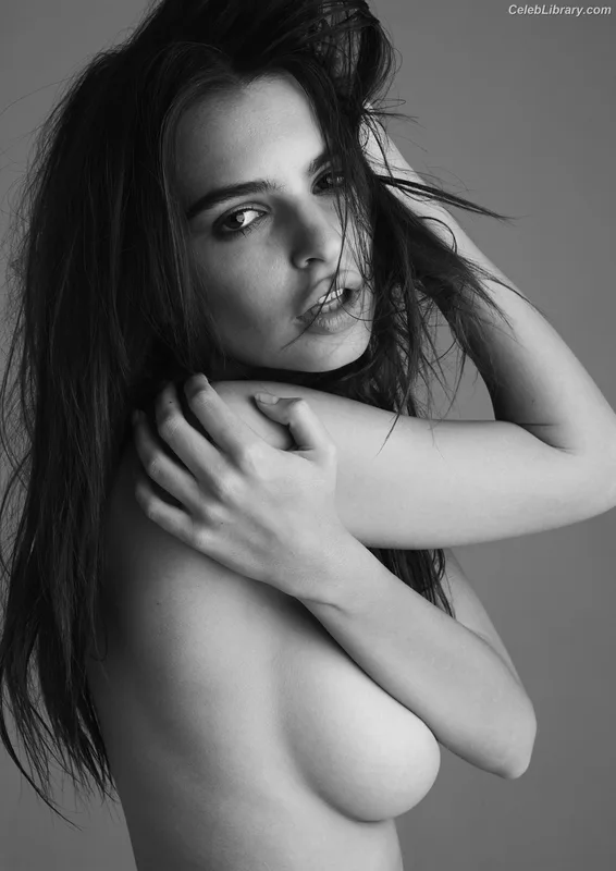 Emily Ratajkowski photo 4 of 3958