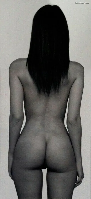 Emily Ratajkowski photo 16 of 3958