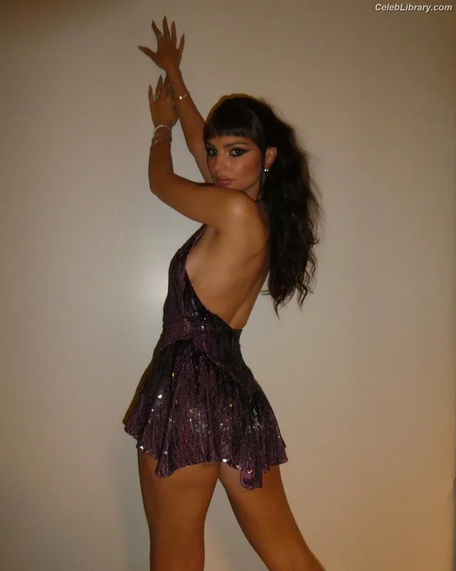 Emily Ratajkowski photo 20 of 3958