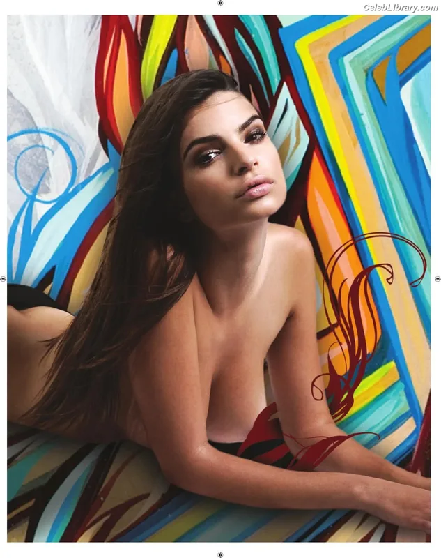 Emily Ratajkowski photo 22 of 3958