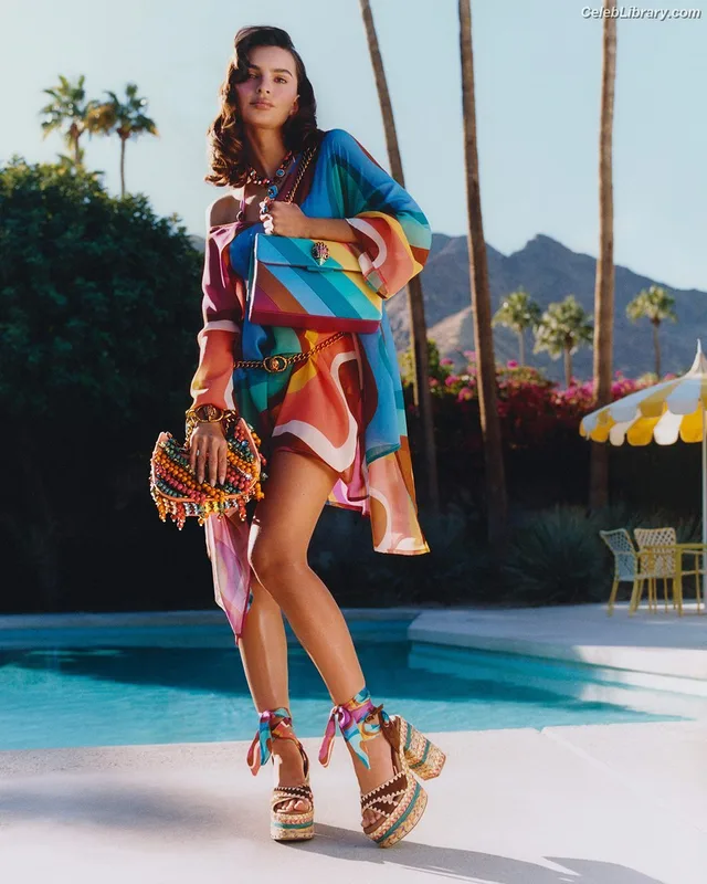 Emily Ratajkowski photo 24 of 3958
