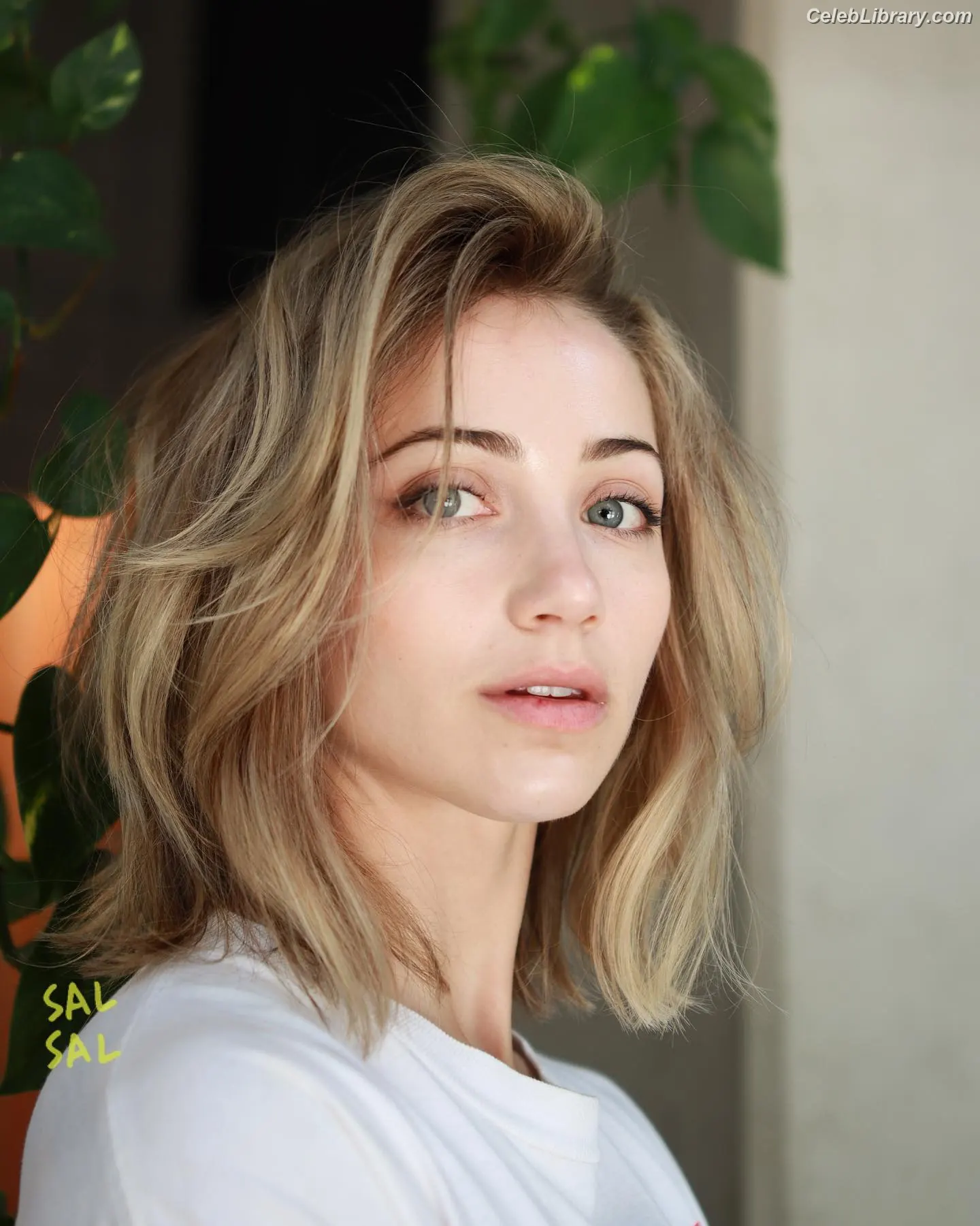 Emily Rudd photo 20 of 600