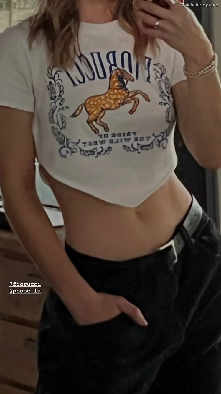 Emily Rudd photo 15 of 600