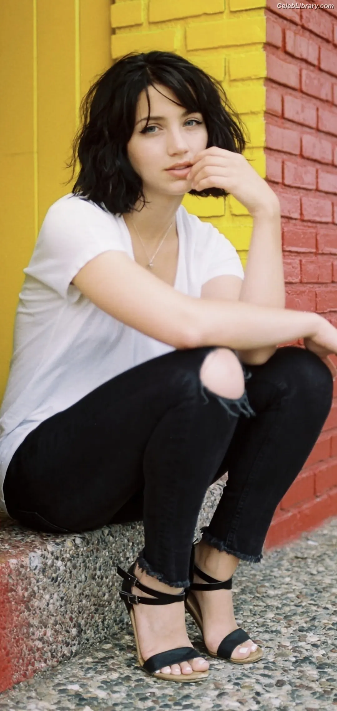 Emily Rudd photo 13 of 600