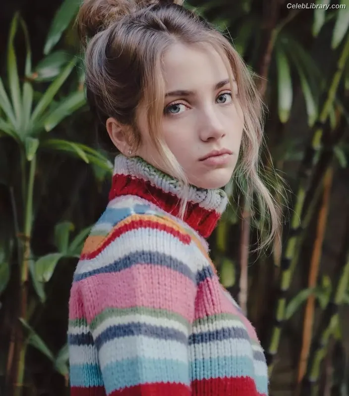 Emily Rudd photo 15 of 592