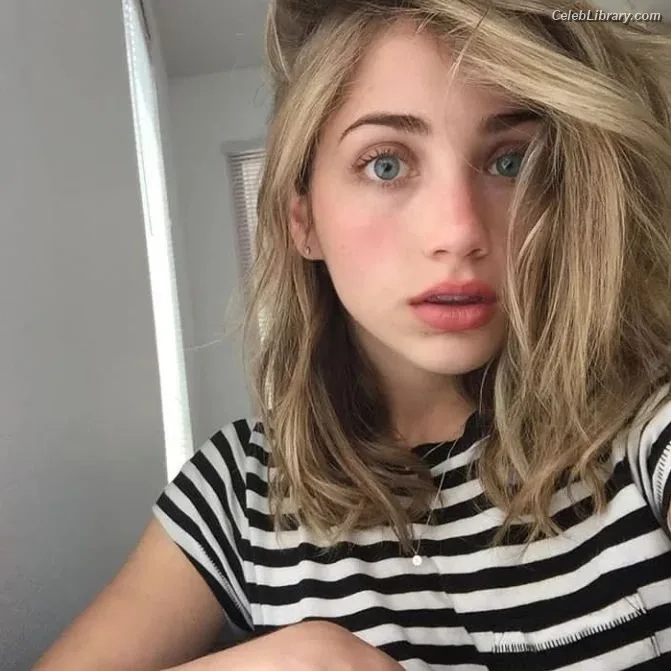 Emily Rudd photo 17 of 592