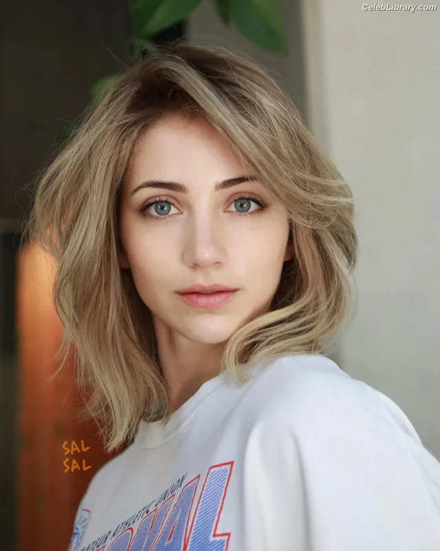 Emily Rudd photo 12 of 592