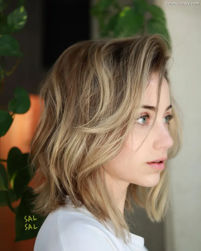 Emily Rudd photo 15 of 592