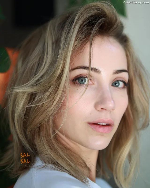 Emily Rudd photo 16 of 592