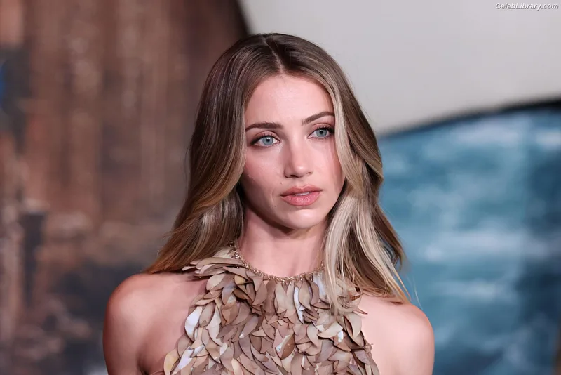 Emily Rudd photo 15 of 592