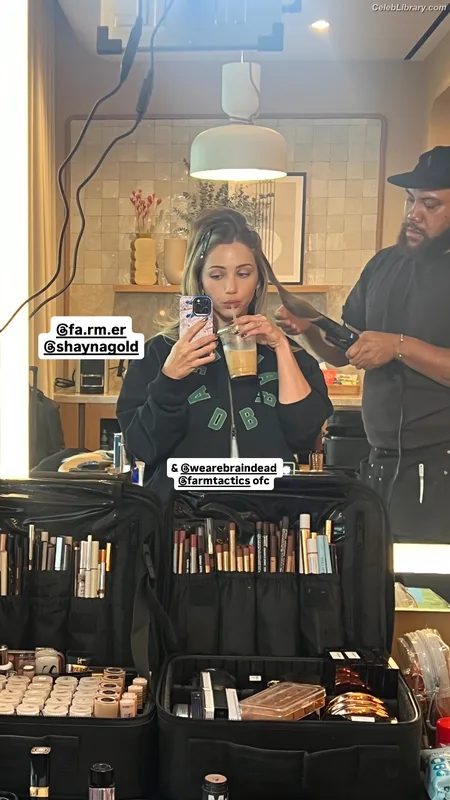 Emily Rudd photo 17 of 592