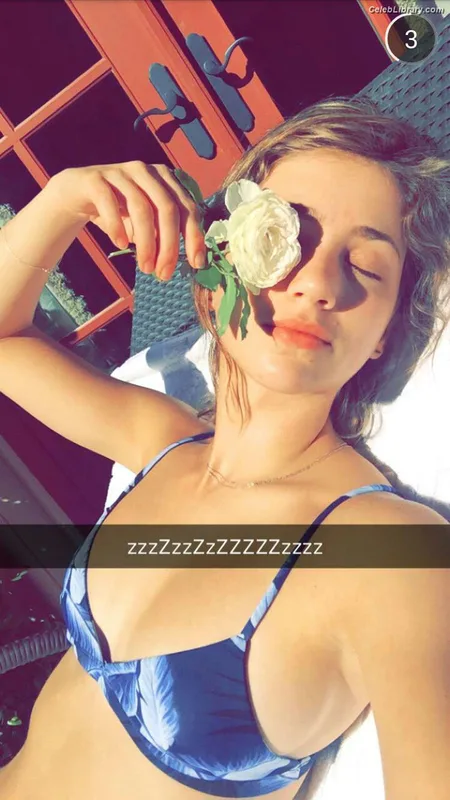Emily Rudd photo 22 of 592