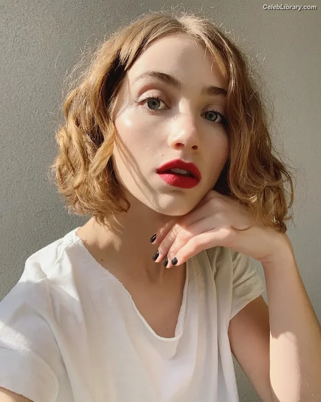 Emily Rudd photo 11 of 592