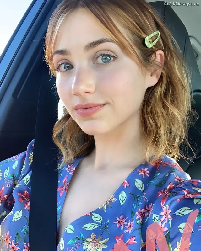 Emily Rudd photo 12 of 592