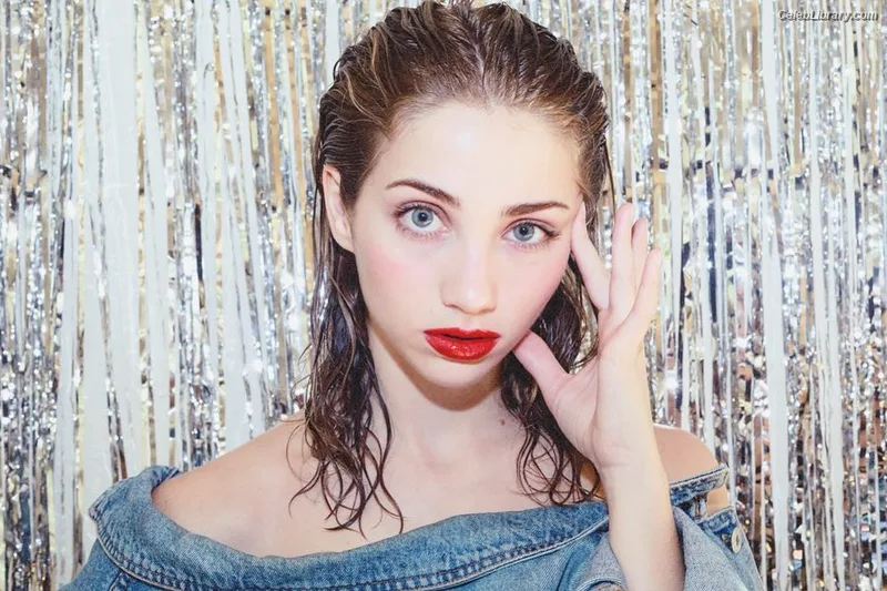 Emily Rudd photo 24 of 592
