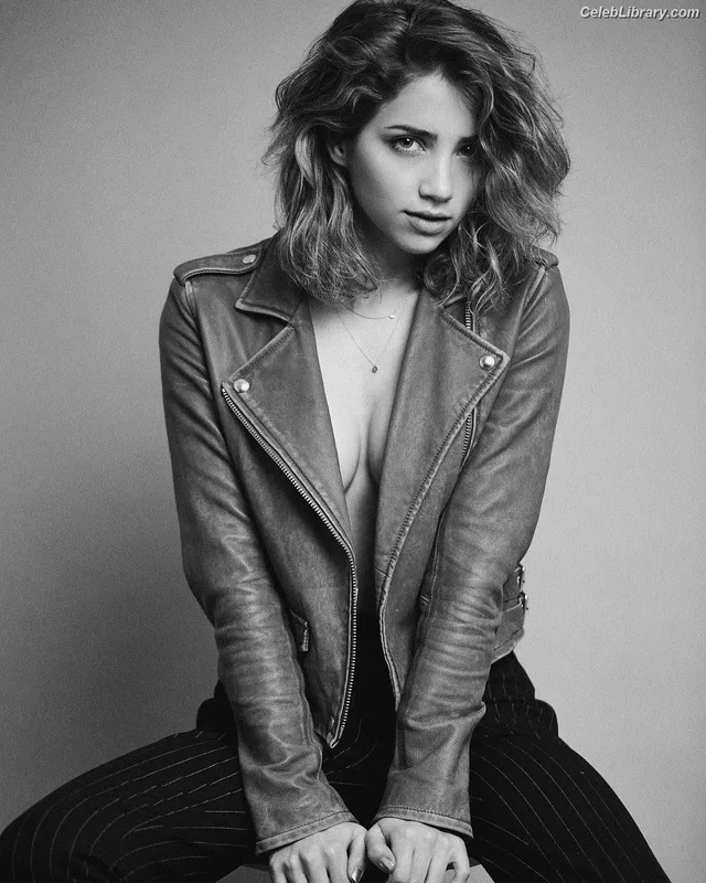 Emily Rudd photo 6 of 592