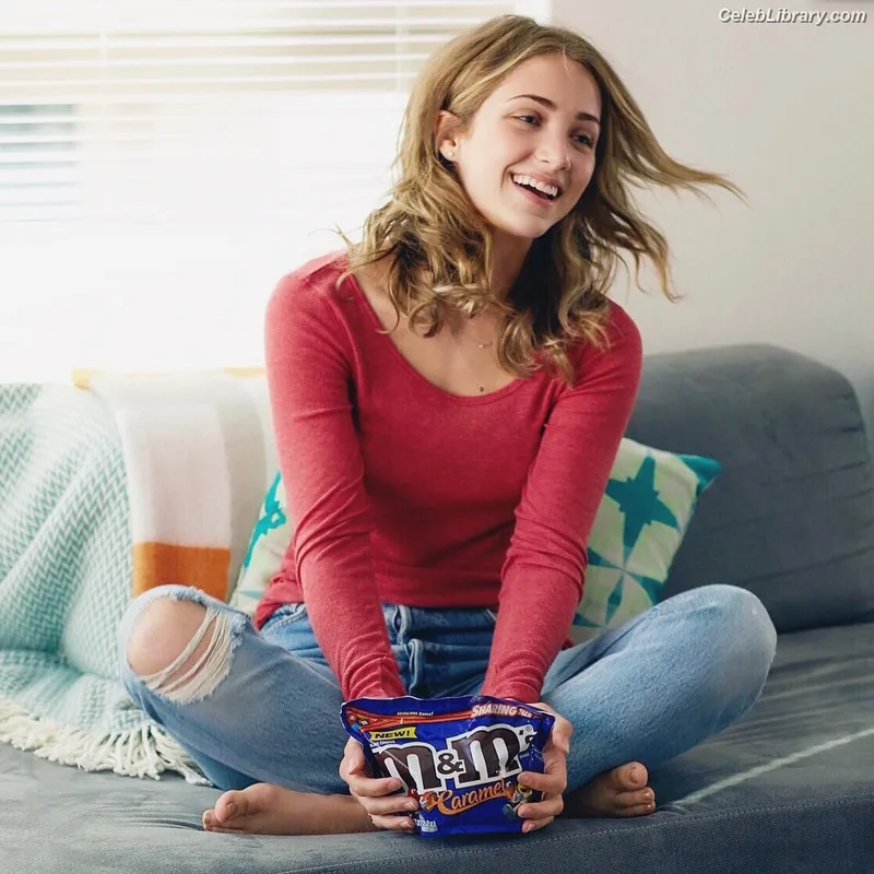 Emily Rudd photo 10 of 592