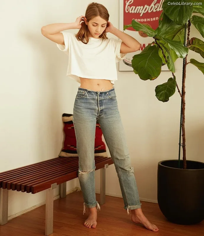 Emily Rudd photo 20 of 592
