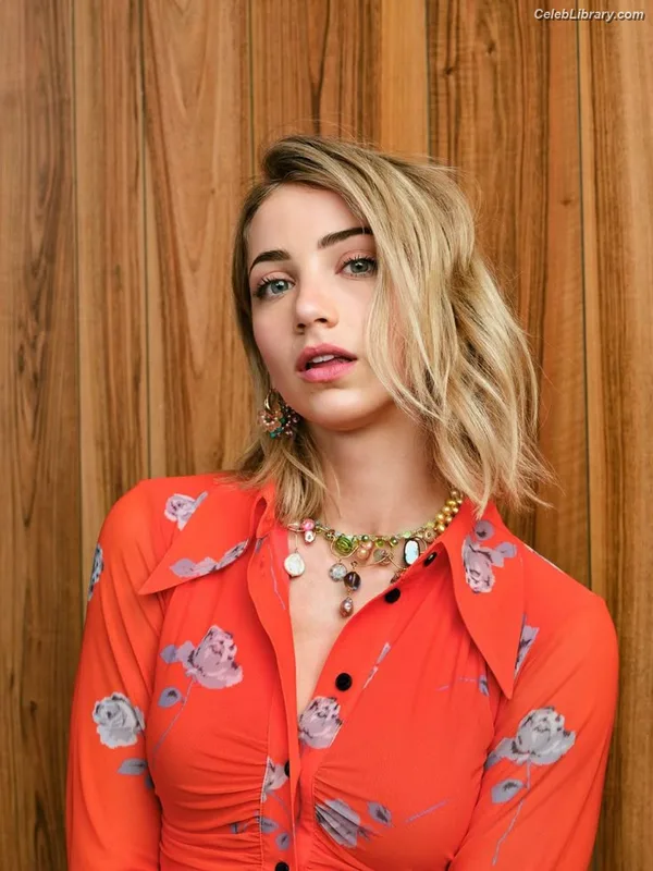 Emily Rudd photo 1 of 592