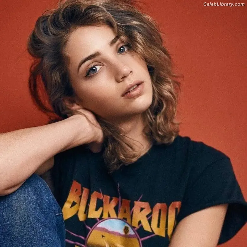 Emily Rudd photo 3 of 592