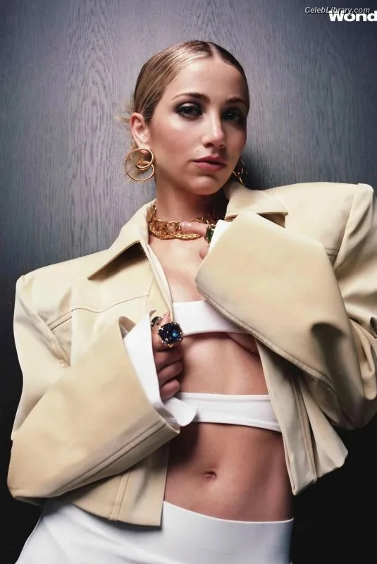 Emily Rudd photo 10 of 592