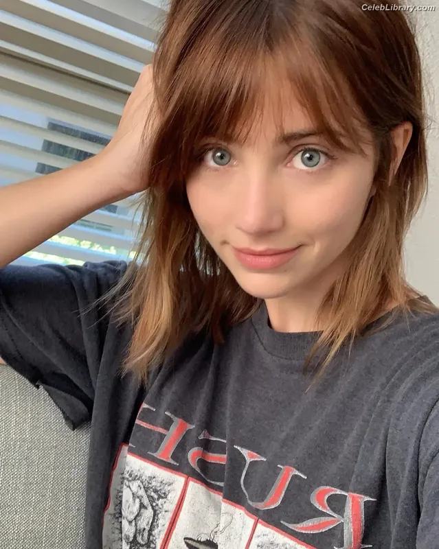 Emily Rudd photo 5 of 592