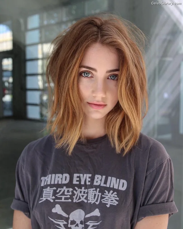 Emily Rudd photo 10 of 592