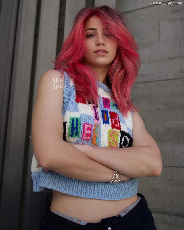 Emily Rudd photo 13 of 592