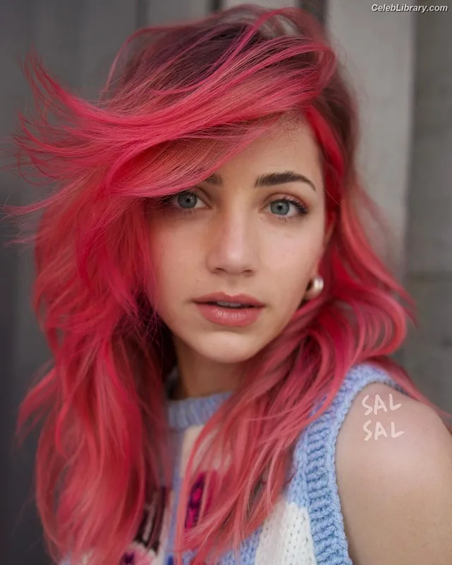 Emily Rudd photo 14 of 592
